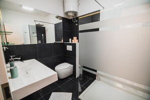 Shower, hair dryer, towels - Downtown Park Apartment with Balcony 5 (Vodice)