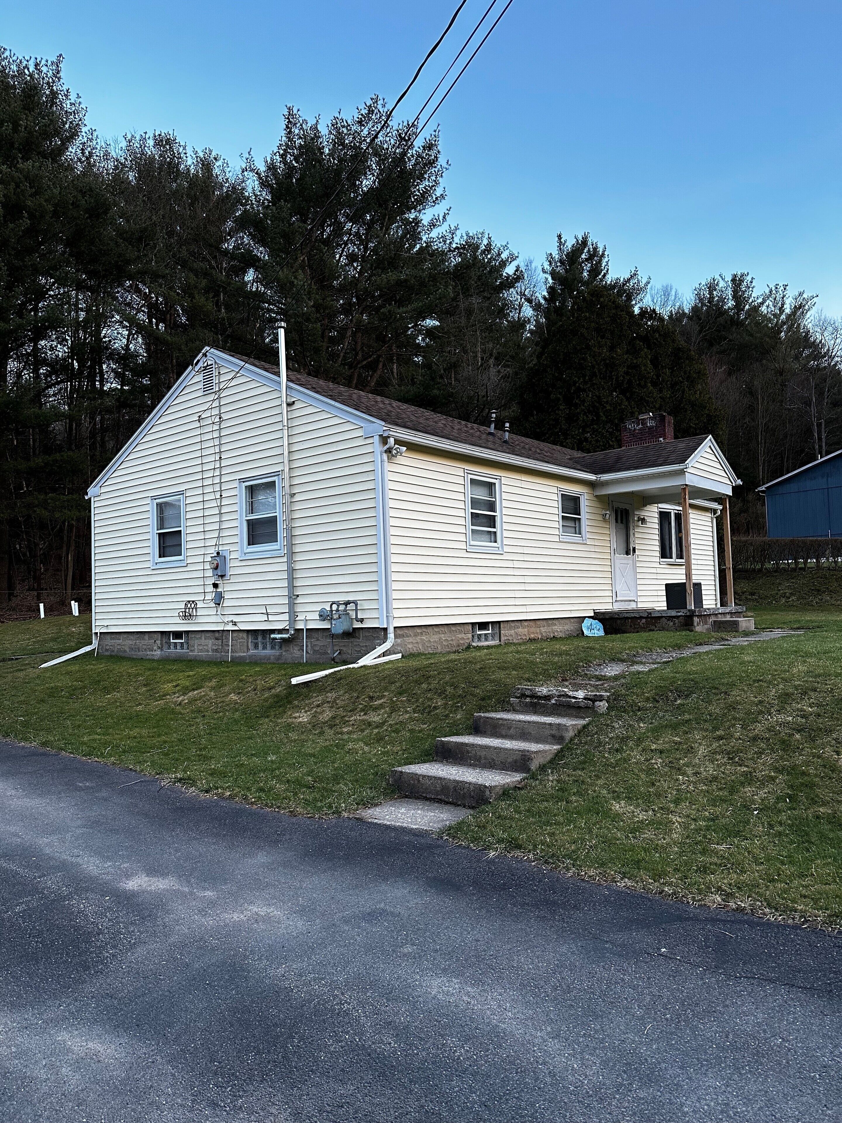 23 MILES TO ELLICOTTVILLE! The Cozy Hideaway - Pet Friendly!! 