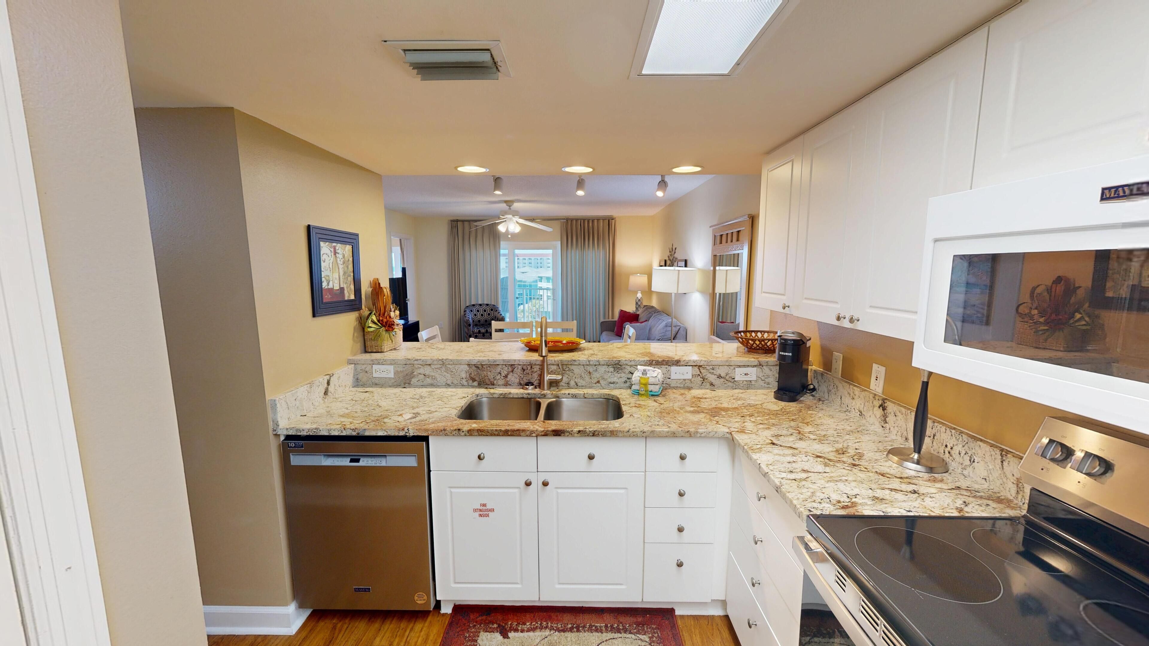 Coffee/tea maker, fridge, microwave, stovetop