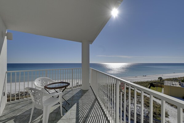 Property grounds - 701A is a Penthouse Effiency Gulf view unit on Okaloosa Island (Fort Walton Beach)