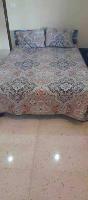 1 bedroom, desk, free WiFi, bed sheets