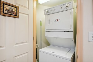 Interior - Seacrest 706 is a 2 BR Gulf Front on Okaloosa Island (Fort Walton Beach)