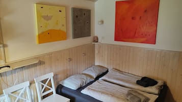 1 bedroom, internet, bed sheets