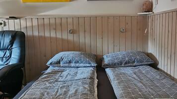 1 bedroom, internet, bed sheets