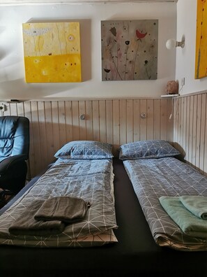1 bedroom, internet, bed sheets