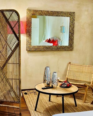 Chambre Double Deluxe | Coin séjour | Télévision à écran plat