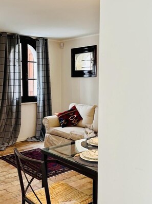 Apartemen Eksklusif | Area keluarga | TV layar datar