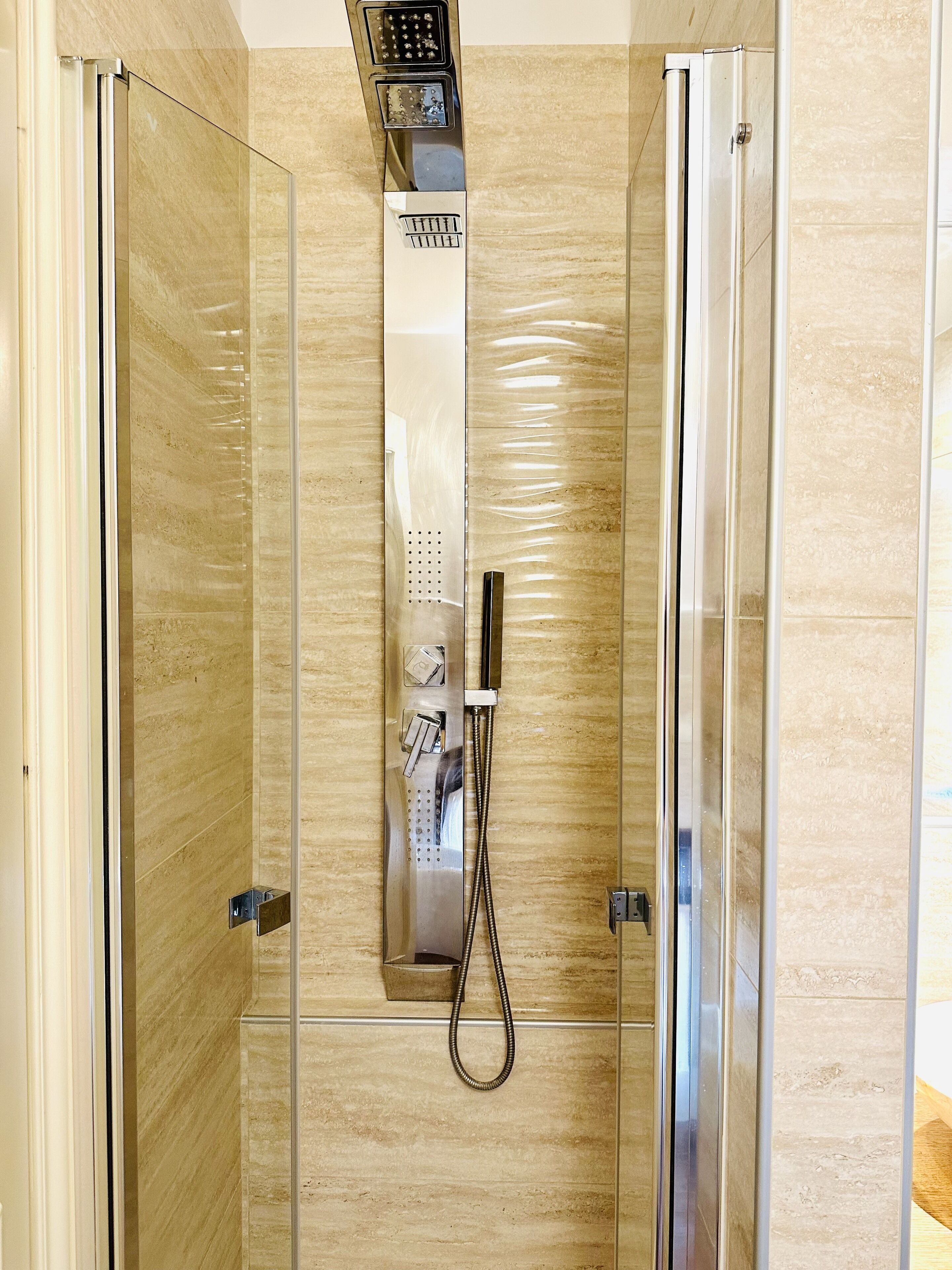 Exclusive Apartment | Bathroom | Free toiletries, hair dryer, bathrobes, slippers