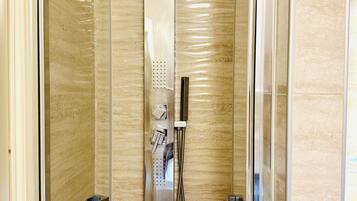 Exclusive Apartment | Bathroom | Free toiletries, hair dryer, bathrobes, slippers