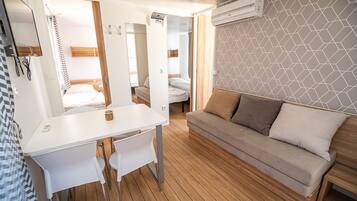 3 bedrooms, internet, bed sheets
