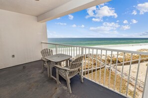 Outdoor dining - Shoreline Towers 1063 - 2 BR Gulf view unit sits beachside (Destin)