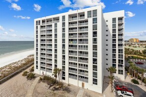 A multi-story hotel with balconies, located near a beach. - Shoreline Towers 1084 - Beautiful 2 BR with Gulf views and on the beach (Destin)