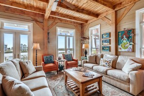 TV - Sugar Shack - Beautiful 4 BR Home in Destin Pointe that sleeps 8 (Destin)