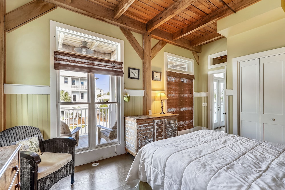 Sugar Shack Beautiful 4 BR Home in Destin Pointe that sleeps 8