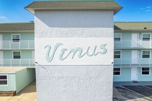 Exterior detail - Ground Floor Pool Front Condo Sleeps 8 with easy beach access (Fort Walton Beach)