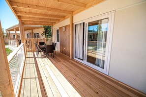 Relax in a covered outdoor space with a comfortable seating area under a pergola, perfect for enjoying the surroundings.