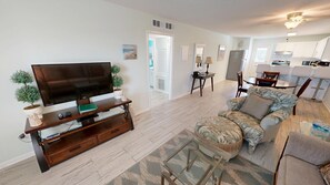 TV - Venus 308 overlooking pool Easy Beach Access (Fort Walton Beach)