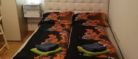 Internet, bed sheets