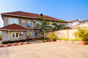 Exterior - D'Tavern Apartment (Ibadan)