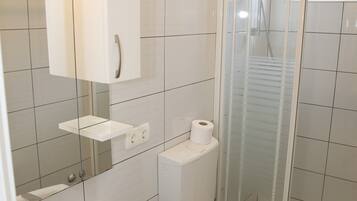 Shower, towels