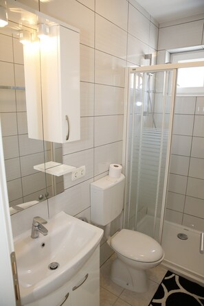 Shower, towels