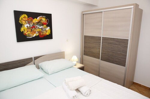Modern suite for 4 in old town Vodice