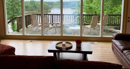 SHANGRI-LAKE VACATION HOME@ Raymond Gary State Park Lake