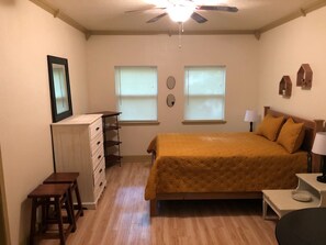 3 habitaciones, tabla de planchar con plancha, cuna de viaje y wifi 