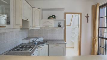 Refrigerador, microondas, horno y tostadora