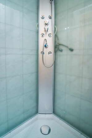 Shower, hair dryer, towels, toilet paper - Two bedroom apartment Veninsek with balcony in Luče (Luce)