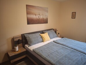 2 bedrooms, iron/ironing board, internet, bed sheets