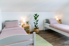 3 chambres, fer et planche à repasser, accès Internet, draps fournis