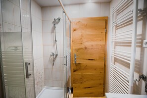Shower, hair dryer, towels