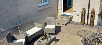 Tom's Place - a bungalow that sleeps 4 guests in 2 bedrooms