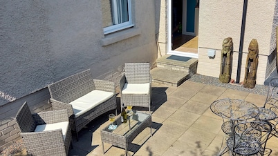 Tom's Place - a bungalow that sleeps 4 guests in 2 bedrooms