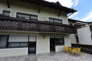 Outdoor dining - One bedroom apartment (Preddvor)
