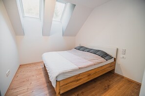 2 soverom, strykejern/-brett, wi-fi og sengetøy