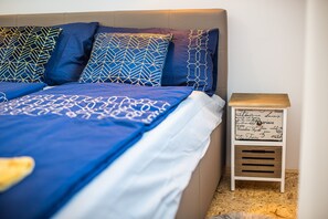 1 bedroom, internet, bed sheets