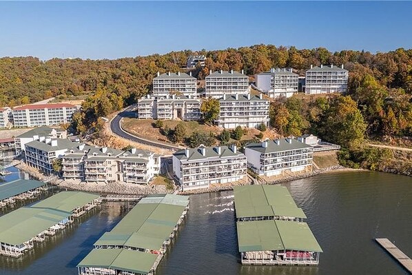 Exterior - Updated lakefront condo with great lake views, pool, electric grill, deck, & W/D (Lake Ozark)