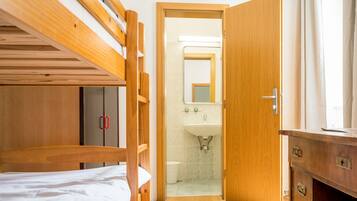 1 chambre, bureau, accĂšs Internet, draps fournis