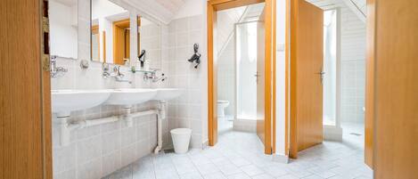 Dusche, Haartrockner, Bidet