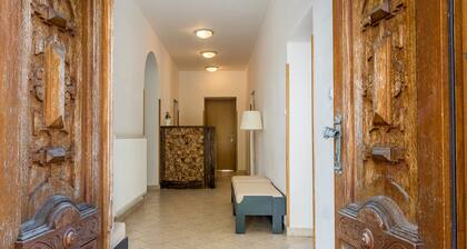 Forest Trail Private Room with shared bathroom