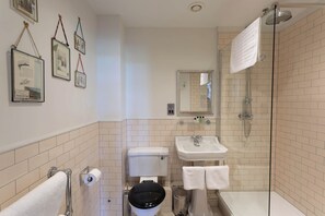 Kostenlose Toilettenartikel, Haartrockner, Handtücher, Seife