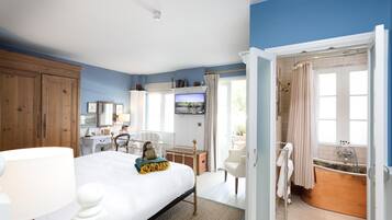 Indulgence Double Room, Balcony | Hypo-allergenic bedding, laptop workspace, free WiFi, bed sheets