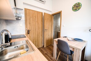 Refrigerador, microondas, lavavajillas y tostadora 