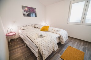 2 bedrooms, WiFi, bed sheets