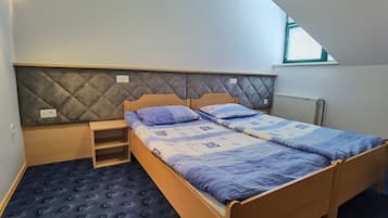 1 bedroom, desk, WiFi, bed sheets