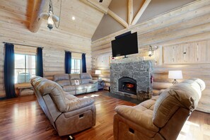 TV, fireplace, books - Charming cabin surrounded by trees with deck, grill, fireplace, games, & W/D (South Fork)