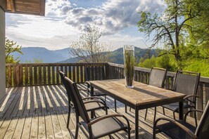 Outdoor dining - Villa Richerberg with Sauna & Hot Tub & Beautiful Views (Slovenj Gradec)