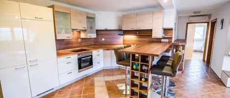 Fridge, oven, cookware/dishes/utensils